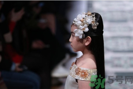 9歲女生的標準身高體重是多少？9歲女生正常身高體重是多少？