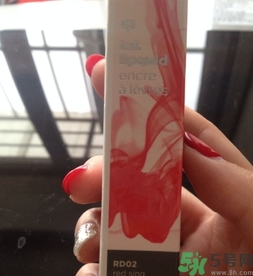 菲詩(shī)小鋪水墨絢染水潤(rùn)唇彩怎么樣？菲詩(shī)小鋪唇彩好用嗎？