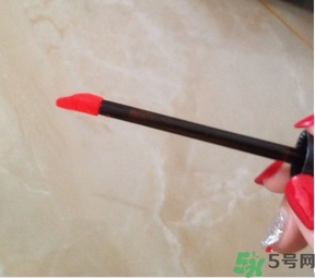 菲詩(shī)小鋪水墨絢染水潤(rùn)唇彩怎么樣？菲詩(shī)小鋪唇彩好用嗎？