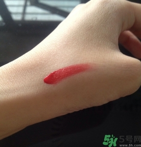 菲詩(shī)小鋪水墨絢染水潤(rùn)唇彩怎么樣？菲詩(shī)小鋪唇彩好用嗎？