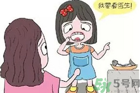 魚刺卡在喉嚨里怎么辦？取魚刺的小技巧有哪些？