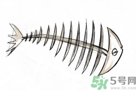 魚刺卡在喉嚨里怎么辦？取魚刺的小技巧有哪些？