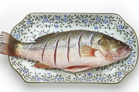 如何挑選新鮮魚？怎樣吃到不被污染的魚？