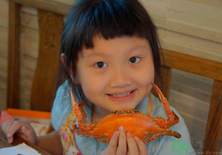 小孩吃螃蟹過敏怎么辦？小孩吃螃蟹過敏癥狀