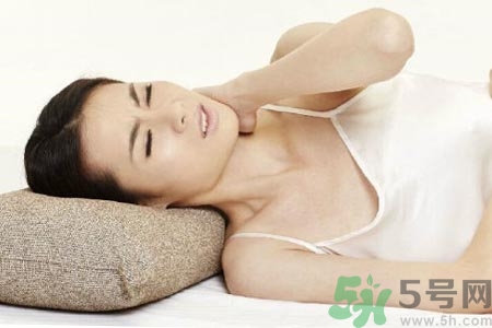 落枕脖子疼怎么辦？落枕和頸椎病區(qū)別