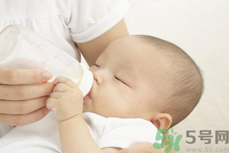 兩個(gè)月嬰兒需要補(bǔ)鈣嗎？兩個(gè)月嬰兒補(bǔ)鈣吃什么好？