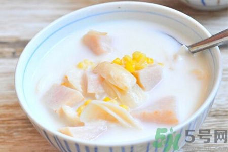 吃芋頭可以喝牛奶嗎？吃芋頭喝牛?奶有什么好處？