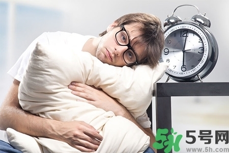 下午犯困怎么辦？犯困按摩什么穴位效果最快？