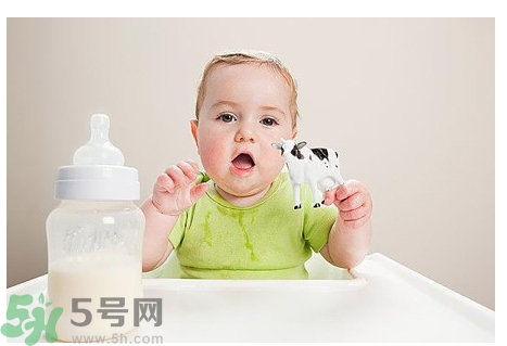 積食發(fā)燒可以喝牛奶嗎？積食發(fā)燒可以喝酸奶嗎？