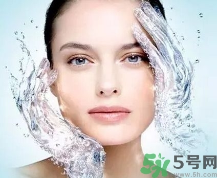 秋季補(bǔ)水效果好的護(hù)膚品有哪些？秋季補(bǔ)水的重要性
