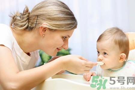嬰兒什么時(shí)候吃魚(yú)肝油最好？嬰兒如何補(bǔ)魚(yú)肝油？