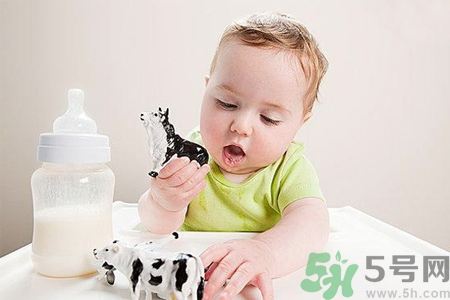母乳不足的原因是什么？母乳不足怎么辦？