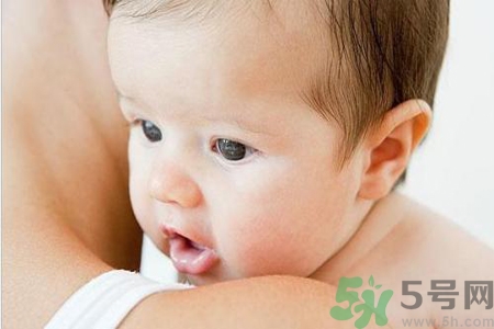 兩個(gè)月寶寶每天奶量多少？?jī)蓚€(gè)月寶寶吃奶量多少正常？