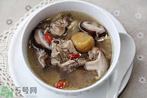 板栗燉排骨吃會上火嗎？排骨燉板栗的做法