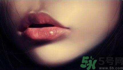 孕婦嘴唇干裂脫皮怎么回事？孕婦嘴唇干裂脫皮是缺什么