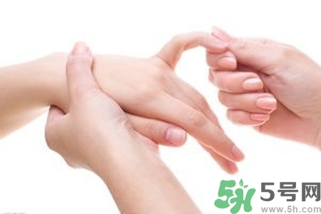 手干裂可以用蘆薈膠嗎？手干裂怎么辦？
