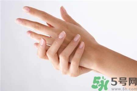 手干裂怎么回事？手干裂怎么治療？