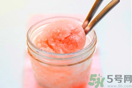 吃冰可以治療感冒嗎？喉嚨痛可以吃冰淇淋嗎？