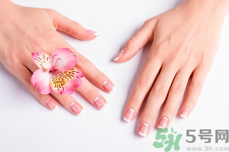 手部如何護(hù)理？秋季怎樣預(yù)防皮膚干燥？
