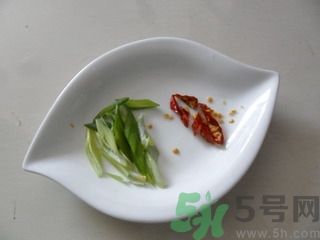 韭黃是怎么長出來的？韭黃是怎么種出來的？