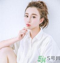 皮膚不白的人染什么顏色的頭發(fā)？頭發(fā)顏色怎么選擇？