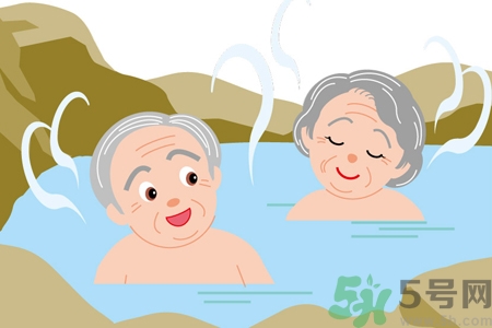 老人能泡溫泉嗎？老年人應怎樣泡溫泉？