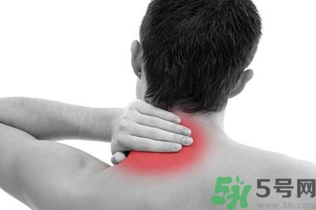 落枕能冰敷嗎？落枕應(yīng)該冷敷還是熱敷？