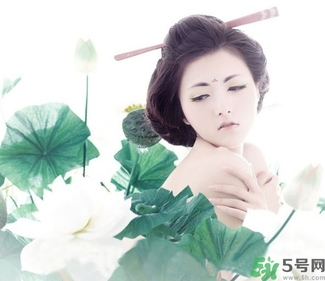 精華和乳液哪個先用？精華和乳液的使用順序