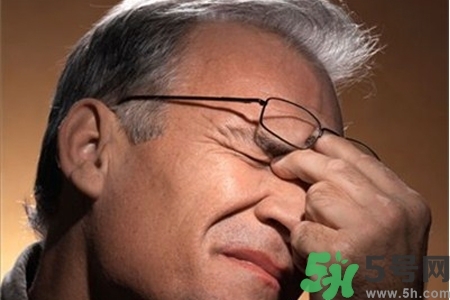 眼睛干澀看東西模糊怎么回事？眼睛干澀看東西模糊怎么辦？