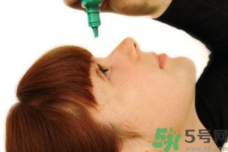 眼睛干澀看東西模糊用什么眼藥水？