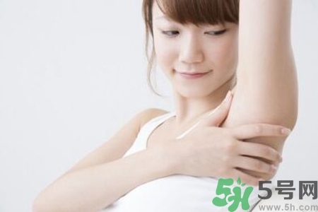 腋毛為什么會變色？腋毛上有白色附著物怎么回事？
