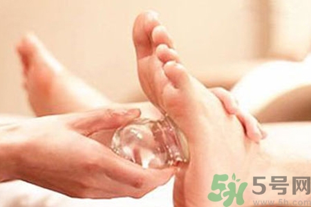 腳底可以拔罐嗎？腳底拔火罐有什么好處？