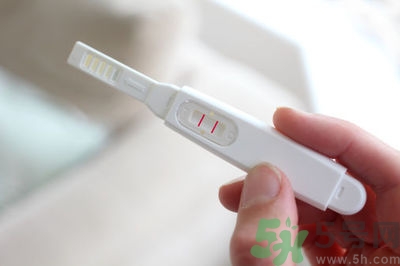 受孕成功后有什么癥狀？早孕試紙一深一淺是懷孕了嗎？