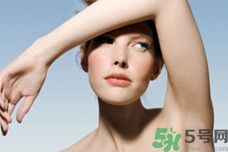 腋毛為什么會變色？腋毛上有白色附著物怎么回事？