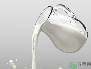 牛奶和鮮棗能一起吃嗎？鮮棗能和牛奶一起吃嗎？