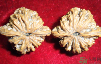 核桃發(fā)霉能吃嗎？發(fā)霉的核桃能吃嗎？
