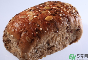 晚上吃全麥面包會(huì)胖嗎？吃全麥面包會(huì)胖嗎？