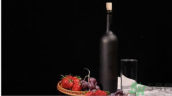 葡萄酒可以用塑料瓶裝嗎？自釀葡萄酒用什么裝比較好？