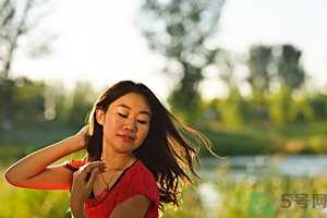 掉頭發(fā)用什么洗發(fā)水最好？掉頭發(fā)用什么洗發(fā)水好？