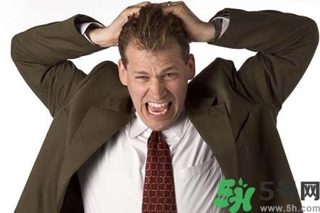 頭發(fā)油膩掉發(fā)怎么辦？頭發(fā)油膩掉發(fā)怎么回事？
