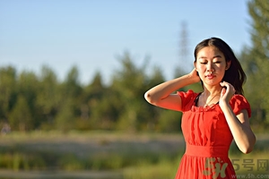 頭發(fā)枯黃稀少怎么辦？頭發(fā)又黃又少怎么辦？