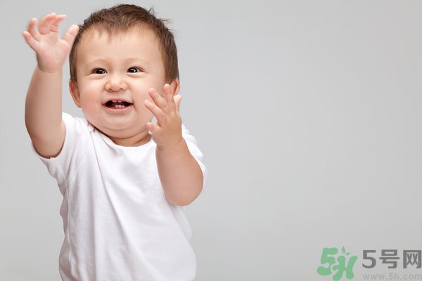 寶寶掉頭發(fā)是什么原因？寶寶掉頭發(fā)是怎么回事？