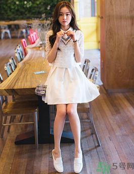 十月份可以穿裙子嗎？十月份穿什么衣服合適？