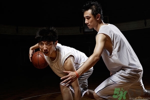 打籃球崴腳了怎么快速恢復(fù)？打籃球腳崴了腫了怎么辦？