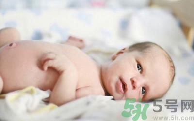 新生兒肚臍可以碰水嗎？新生兒肚臍沒(méi)脫落能洗澡嗎？
