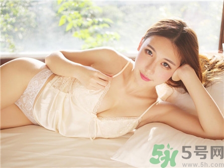 處女第一次緊張?jiān)趺崔k？處女第一次都會(huì)出血嗎？