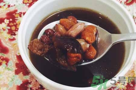 寒露手腳冰涼喝什么好？手腳發(fā)涼喝三紅湯有什么好處？