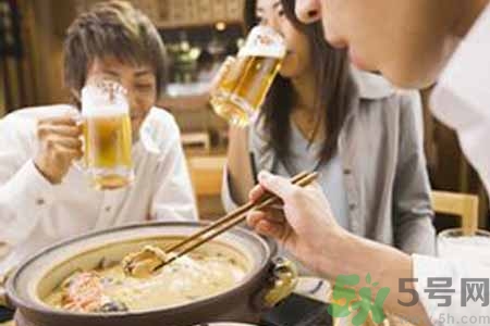吃火鍋喝啤酒會胖嗎？吃火鍋喝啤酒胖了怎么辦？