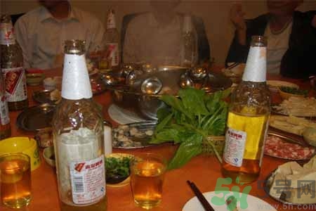 吃火鍋喝啤酒會胖嗎？吃火鍋喝啤酒胖了怎么辦？