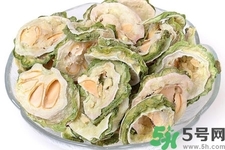 新鮮苦瓜片和干苦瓜片泡水哪個(gè)好？苦瓜片泡水喝的功效